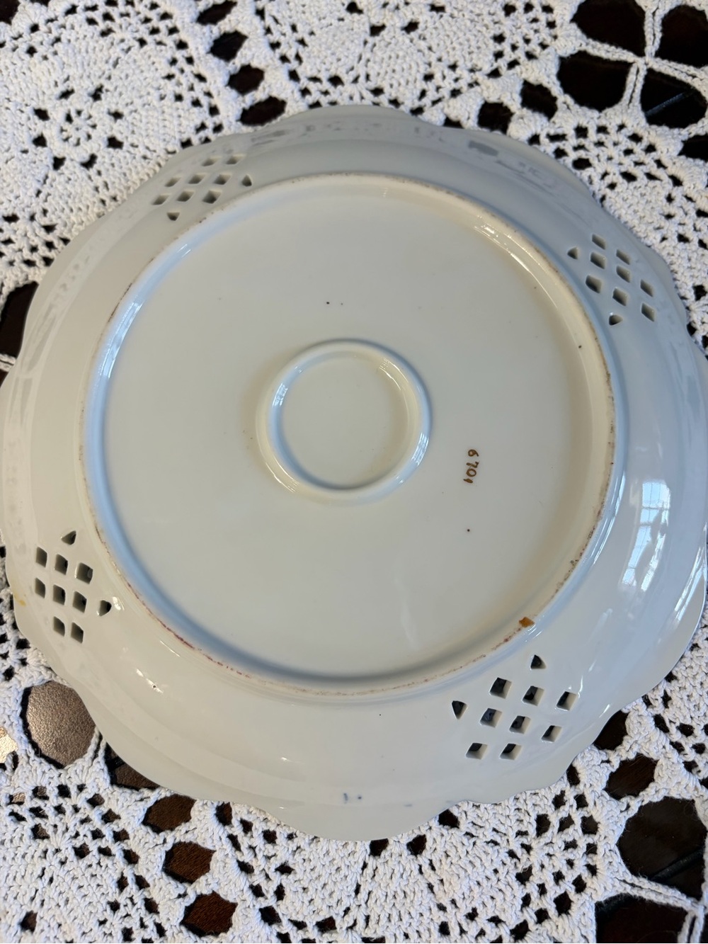 Vintage Blue Onion  Floral Porcelain Decorative Plate Scalloped Gold Trim Edge - Picture 3 of 3